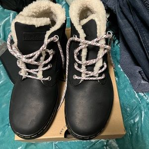 Doc Martens fur line ankle boots BONNY SZ9 NIB BLACK